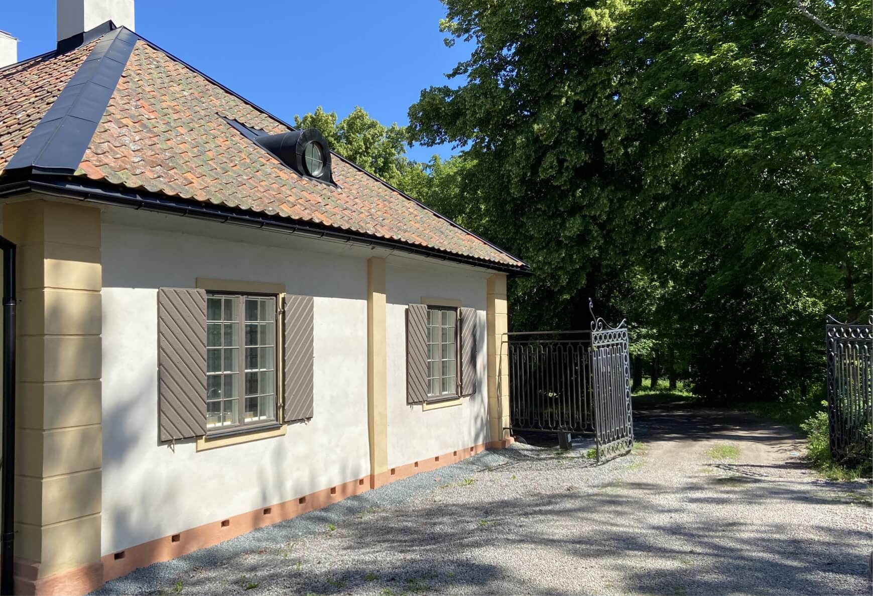 Flyglarna exteriör